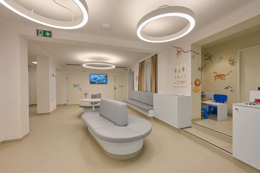 Orthodoktor Böheimkirchen Innenraum - Abendroth Architekten